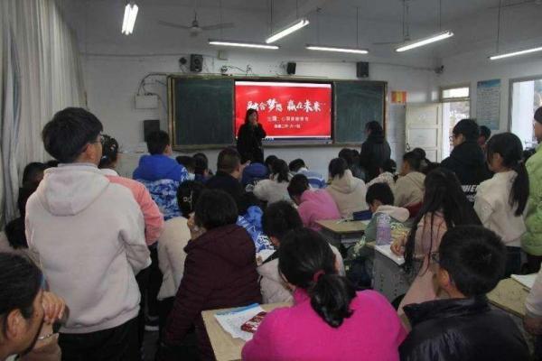 英语班毕业家长感言_小学毕业班英语家长会_毕业班英语家长会发言