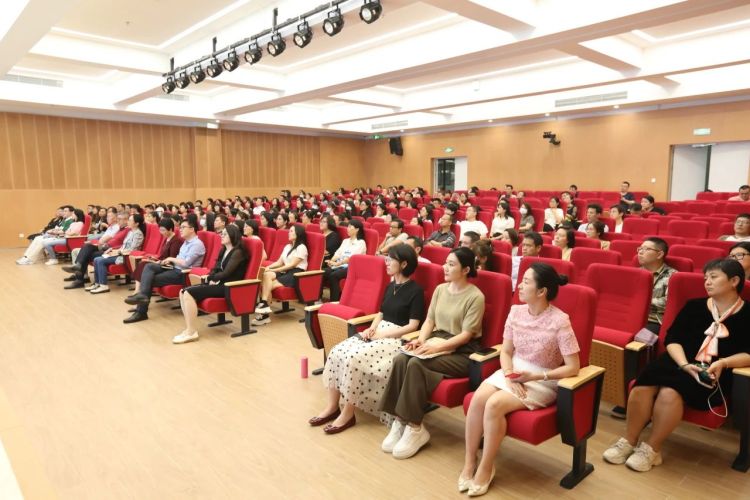 小学毕业班英语家长会_毕业英语班家长小学会说什么_英语班毕业家长感言