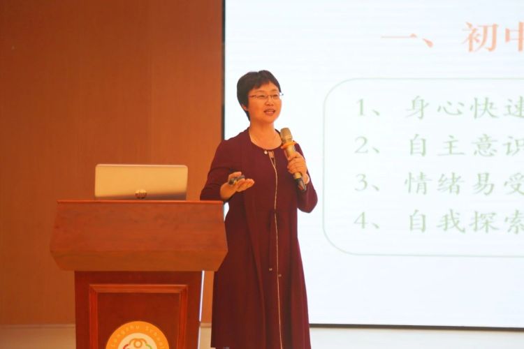 毕业英语班家长小学会说什么_小学毕业班英语家长会_英语班毕业家长感言